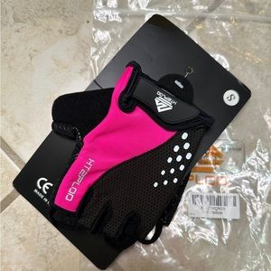 Women’s Cycling gloves size small NWT